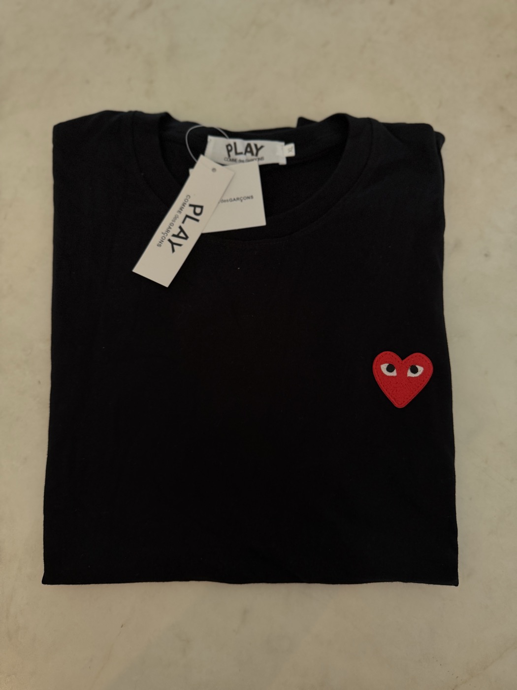 Comme des Garçons (CDG) Coração vermelho
